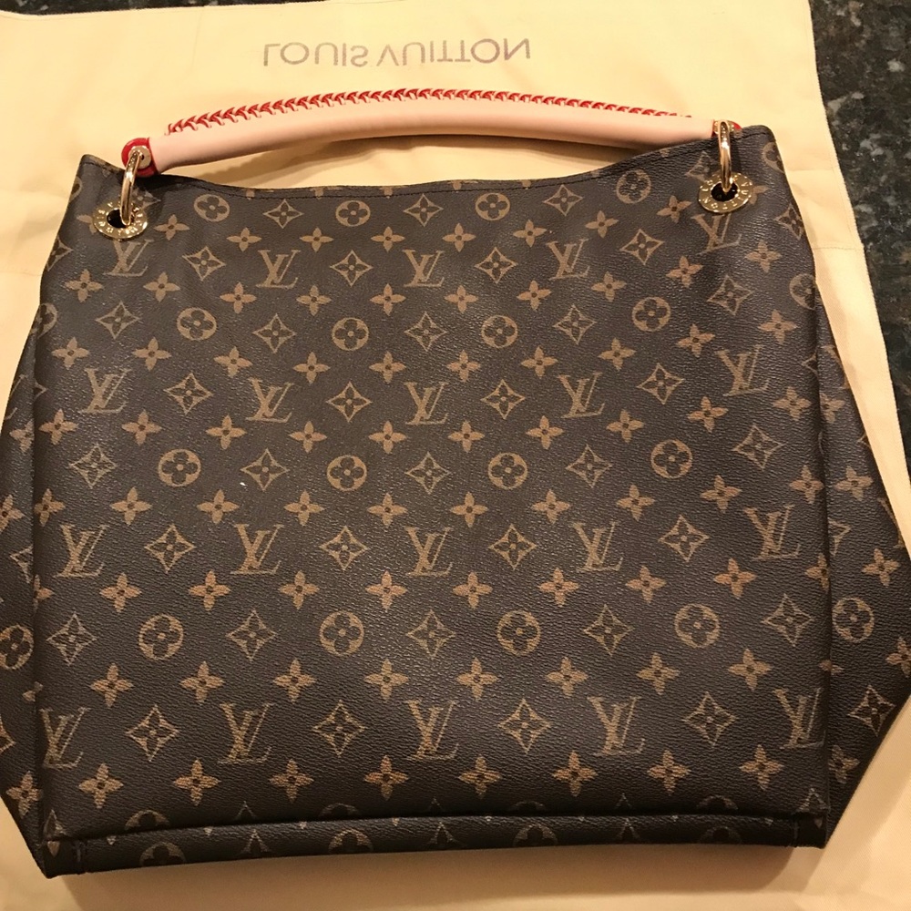 Louis Vuitton Purse!
